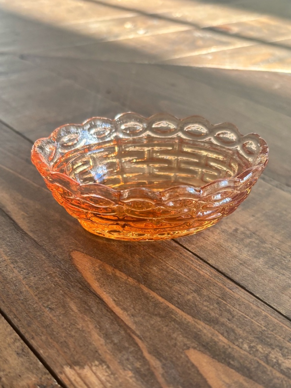 Vintage Westmoreland Amber Glass nest for hen on a nest. Figurine Collectible